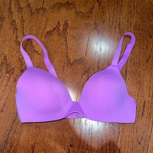 Victoria’s Secret lightly lined t-shirt bra
